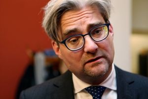 Danmark står i en svær situation, siger Søren Pind før EU-møde i Bruxelles og håber på hjælp fra andre lande.