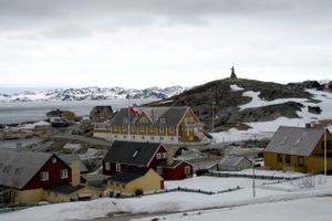 Til sommer vil danske eksperter rejse mod Grønland for at kigge på miljøet, lyder det fra det grønlandske landsting og Geus. De kommer ikke til at være i Nuuk, som her er afbilledet, men derimod den nedlagte Camp Century i Grønlands nordvestlige hjørne. Foto: Jette Elbæk Maressa. 