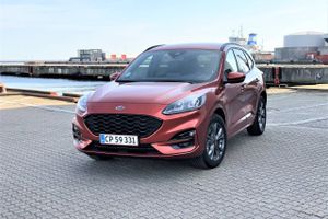 Bilbranchen roste i 2020 regeringen for at skabe ro om bilsalget med en grøn afgiftsaftale til 2030. Men nu kræver støttepartierne 2020-aftalen genåbnet.