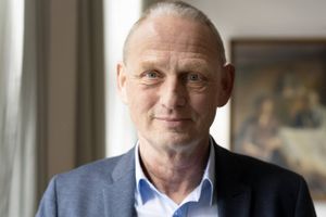 60 år tirsdag: Peter Orry har arbejdet sig op som chef i landets næststørste private mediekoncern, Jysk Fynske Medier, med dagblade, ugeaviser og radioer. 