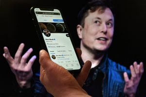 For få måneder siden talte en idealistisk Musk nonstop om sit kommende køb af Twitter. Men måske er der en mere lavpraktisk årsag til, at han nu trækker i land.