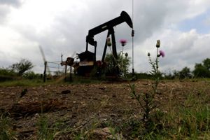 Oliepumperne er på vej op i tempo i USA, og det bidrager til at underminere den produktionsbegrænsningsaftale, som Opec og et dusin andre olieeksporterende lande står bag. Foto: AP/  Eric Gay