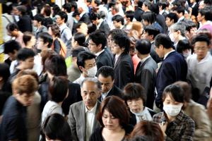Japanske tog- og undergrundsstationer er verdens mest tætpakkede og et eldorado for spredning af influenza og andre sygdomme. Derfor er effektive vacciner stærkt efterspurgte, og den falmende Fujifilm-gruppe har set sin chance for fornyelse. Arkivfoto: Bloomberg/Getty Images