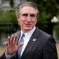 Indenrigsminister Doug Burgum har anført Trump-regeringens forsøg på at stoppe en håndfuld havvindprojekter. I går gik han på skærmen og understregede, at man vil fortsætte kampen. Foto: AP Photo/Mark Schiefelbein