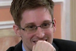 Den flygtede Edward Snowden tiltræder fredag den 1. november en stilling som it-supporter for en stor russisk hjemmeside. 