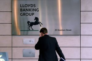Giftige lån fik skabt problemer for Lloyds, men efter den britiske regering har solgt de sidste aktier, er Lloyds på vej mod genprivatisering.