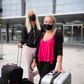 22-årige Caia Brøndum (forrest) og 25-årige Malene Nielsen er netop landet i Københavns Lufthavn efter en uges festferie i Sunny Beach i Bulgarien. De mener begge, at kritikken af rejserne er overdrevet. Foto: Sofia Busk