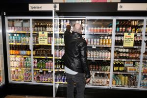 Krigen i Mellemøsten sender energipriserne i vejret og får en bred overvægt af danske virksomheder til at varsle højere salgspriser. Det øger risikoen for, at de aktuelle omkostningschok breder sig.