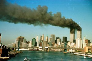 Den 11. september 2001 blev USA udsat for en række koordinerede terrorangreb. To kaprede fly fløj ind i World Trade Centers to kontortårne i New York. Tårnene brød i brand og sank i grus. Et andet kapret fly styrtede ned i forsvarsministeriets bygning, Pentagon, mens kaprerne på et fjerde fly blev overmandet af passagererne, så det styrtede ned på en mark i Pennsylvania. Over 3.000 personer blev dræbt ved terroraktionerne, der satte USA og resten af verden i højeste beredskab.