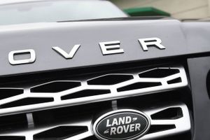 Den britiske bilgigant Jaguar Land Rover planlægger en kæmpeinvestering. Salget er fordoblet siden 2009.