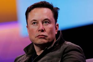 Tesla-medstifteren og mangemilliardæren Elon Musk vil ikke bruge sit satellit-netværk Starlink til at blokere for russiske nyhedstjenester. »Medmindre vi trues med våben,« skriver han på Twitter.