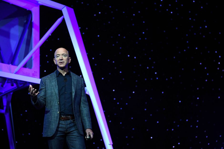 Amazon-stifteren Jeff Bezos' rumfartsselskab, Blue Origin, skal hjælpe Nasa til månen som en del af Artemis-programmet.