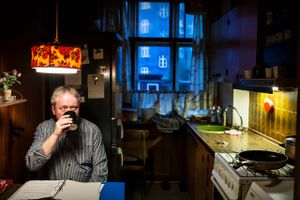 Andelsboligforeningen Thurøvej 10-12 i København kan blive den næste andelsboligforening, der falder. Foreningen overvejer lige nu, om man skal opgive kampen. Jan Søndergaard, foreningens formand, betaler 7.000 kr. om måneden for at bo på 67 kvm uden bad eller modernisering. Foto: Niels Hougaard