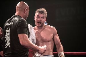 Let sværvægteren Jeppe Morell får efter lang tid uden kamp atter lov at gå i ringen før sommerferien. Siden seneste kamp har han ændret boksestil.