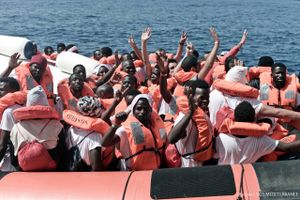 Kontrollen med flere store migrantruter i Vestafrika er blevet skærpet. Derfor søger desperate migranter nu mod De Kanariske Øer. 