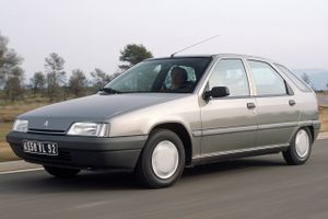 Citroën ZX var en ganske ordinær, men dog velkørende og rummelig bil i Golf-klassen. Derfor blev den Årets Bil i Danmark 1992.
