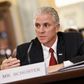 Rick Schostek, vicepræsident for Honda i Nordamerika, afgav torsdag forklaring over for en senatskomité i Washington. Mandag erkendte han så i en erklæring fra Honda, at bilproducenten ikke havde orienteret godt nok om ulykker som følge af defekte airbags.