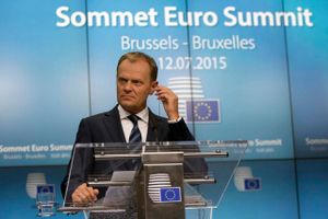 Efter 17 timers forhandlinger lavede EU-præsident Donald Tusk et kompromis for at undgå et ”Grexit”. Foto: Virginia Mayo/AP