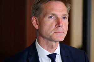 Kristian Thulesen Dahl overvejer fortsat sin fremtid i Dansk Folkeparti, skriver han på Facebook. Det er selv om DF-formand opfordrer til hurtig afklaring.