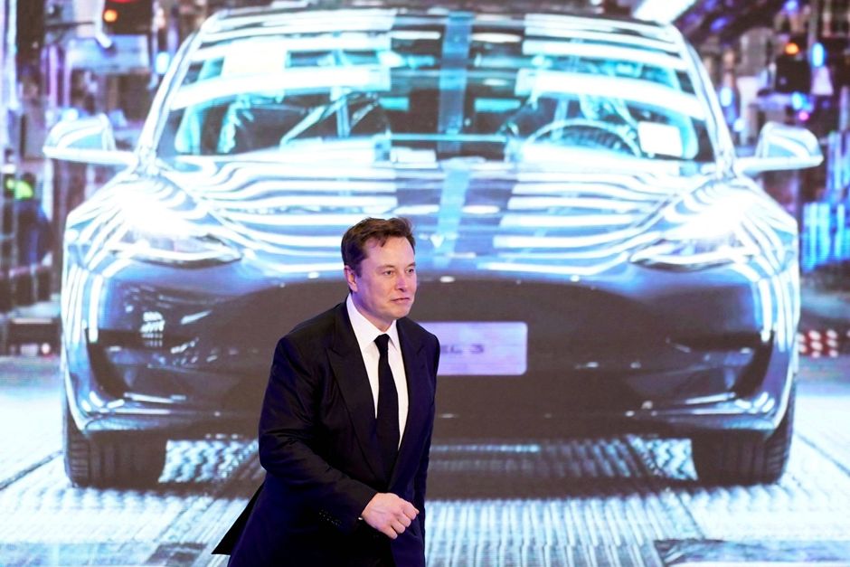 Teslas adm. direktør og ejer Elon Musk har tirsdag kunnet se sin elbilsvirksomhed i ny nedtur på aktiemarkedet. Foto: Reuters/Aly Song/Arkivfoto  