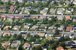 Forskellen mellem kvadratmeterprisen på ejerlejligheder og parcelhuse er tæt på at være tilbage på niveauet inden finanskrisen. 