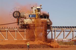 FLSmidth har offentliggjort sin årsrapport for 2021. Koncernen opjusterede for mindre end en måned siden og er igang med at blive en stor mineudstyrskoncern med cement som sideforretning. Her et det foto af materialehåndterings udstyr sat op i Australien. Foto: FLSmidth.