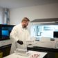 I starten af pandemien udnyttede Pentabase med Ulf Bech Christensen i spidsen, at den teknologi, der ligger bag PCR-tests, er den samme, som bruges i selskabets cancerdiagnosticering. Foto: Sofia Busk