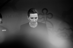 Sidst dagpengespøgelset rørte på sig, var Mette Frederiksen beskæftigelsesminister under Helle Thorning-Schmidt. Nu sidder hun selv i Statsministeriet.