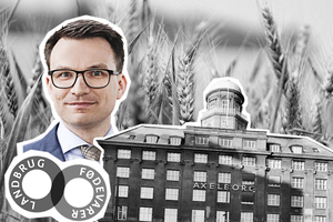 Interesseorganisationen Landbrug & Fødevarer har afskediget finansdirektør Lars Daugaard som følge af adfærd, der er i strid med organisationens værdier. 