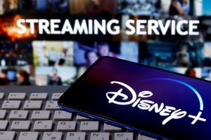I årevis har Netflix haft æren af at være den mest populære streamingtjeneste. En ny prognose viser dog, at Disney+ meget vel kan være ved at overtage førstepladsen.
