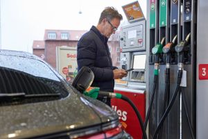 Et borgerforslag med opbakning fra 84.690 danskere lægger op til at fjerne alle benzin- og dieselafgifter. Men forslaget kolliderer med et EU-direktiv.