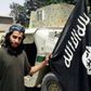 Den belgiske statsborger Abdelhamid Abaaoud sættes i forbindelse med flere terrorangreb. Dette udaterede billede er offentliggjort af IS' magasinet Dabiq. Ifølge franske myndigheder er Abaaoud formentlig hjernen bag fredagens terrorangreb i Paris, hvor over 120 mennesker blev dræbt.
