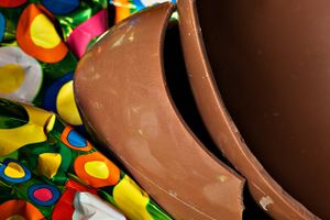 Danske virksomheder meldte i midten af februar om højere priser på chokolade pga. forhøjede råvarepriser, men prisen på kakao er allerede steget med mere end en tredjedel siden de udmeldinger.  