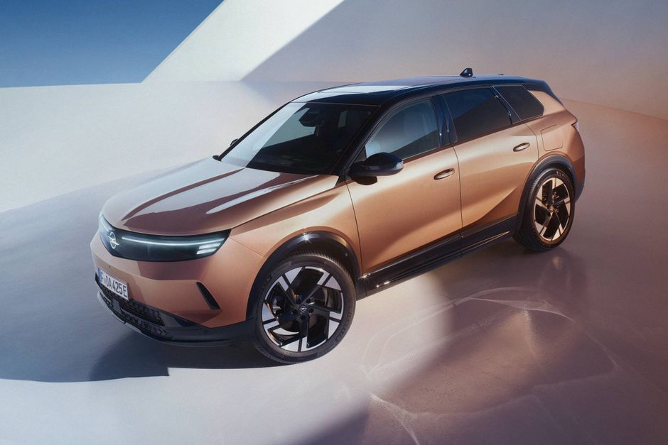Opel er nu klar til at præsentere sit bud på en elbil i den populære SUV-klasse. Den nye Grandland kan bla. fås med et kæmpestort batteri. 