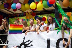I dag er der Pride-parade i København, og ligesom de foregående år forventes det, at et stort antal udenlandske gæster vil deltage i arrangementet. Det er dog intet at regne imod forventningerne til 2021, hvor København er vært for World Pride og EuroGames.