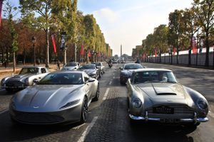 Efter offentliggørelsen af de første skitser til en ny bil, rejser Aston Martin en sag mod den danske bildesigner Henrik Fisker.