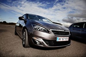 Peugeot lokker nu med lav udbetaling på leasingbiler.
