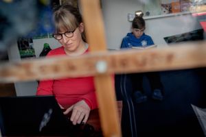 I familien Ringgaard Poulsen i Herning bød den første hele corona-hjemmedag på anderledes skole end planlagt – og tanker om, hvad man egentlig skal bruge sin tid på.