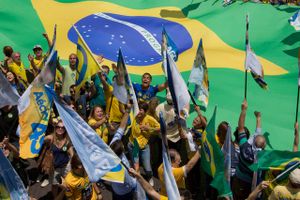 Dilma Rousseff fra Arbejderpartiet har genvundet magten i Brasilien.