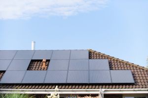 Solceller er tilsyneladende endt i kategorien af fænomener, som alle talte om engang, men som ingen rigtig orker mere.