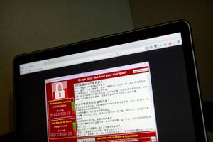 Ransomware-virussen Wannacry ramte verdens som en ildkugle i fredags. Men måske var den i virkeligheden et klodset cybervåben. Foto: AP Photo/Mark Schiefelbein