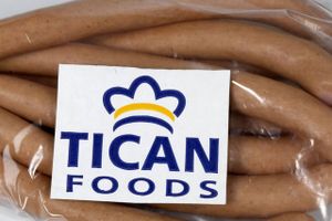 Forskellige lønninger i en afdeling har ført til, at 700 har nedlagt arbejdet hos slagterivirksomheden Tican.