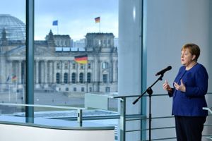 To måneders nedlukning af tysk økonomi koster et dyk i den økonomisk vækst på 4 pct., og nu er kansler Angela Merkel sat i karantæne. Foto: AP/John MacDougal