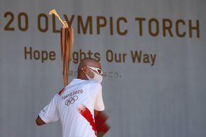 Åbningsceremonien for De Olympiske Lege er lige om hjørnet. Alligevel vil myndighederne ikke afvise en aflysning, hvis covid-19 går amok. Men hvem kan træffe det endelige valg – og hvem står tilbage med regningen?
