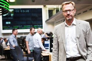 En aftale om at garantere for en stor aktieemission i Nordjyske Bank kan i værste fald betyde, at Jyske Bank skal investere 700 mio. kr. i konkurrenten. Jyske Bank er tavs om aftalen.