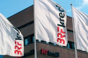 BRFfonden ejer en stor luns af Jyske Bank, men har svært ved at gøre sin indflydelse gældende, lyder det fra en kritiker. 
