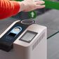 Amazon har indført en hel ny måde for kontaktløse betalinger i butikker. Ved at holde håndfladen henover en scanner bliver man automatisk trukket for sine indkøb, da scanneren kan genkende linjerne i håndfladen. Foto: Amazon.com