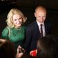 Stephen Kinnock ankommer med Helle Thorning-Schmidt til Aberavon i Wales.