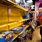En af arvingerne i ejerfamilien bag Top-Toy, der bl.a. driver BR-butikkerne, skyder millioner i et nyt dansk møbelselskab.