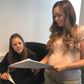 Emma Christensen ses her til højre. Hun stiftede Familie Testamente i august 2016, og allerede nu omsættter virksomheden for en halv mio. kr. om måneden. Foto: Familie Testamente
